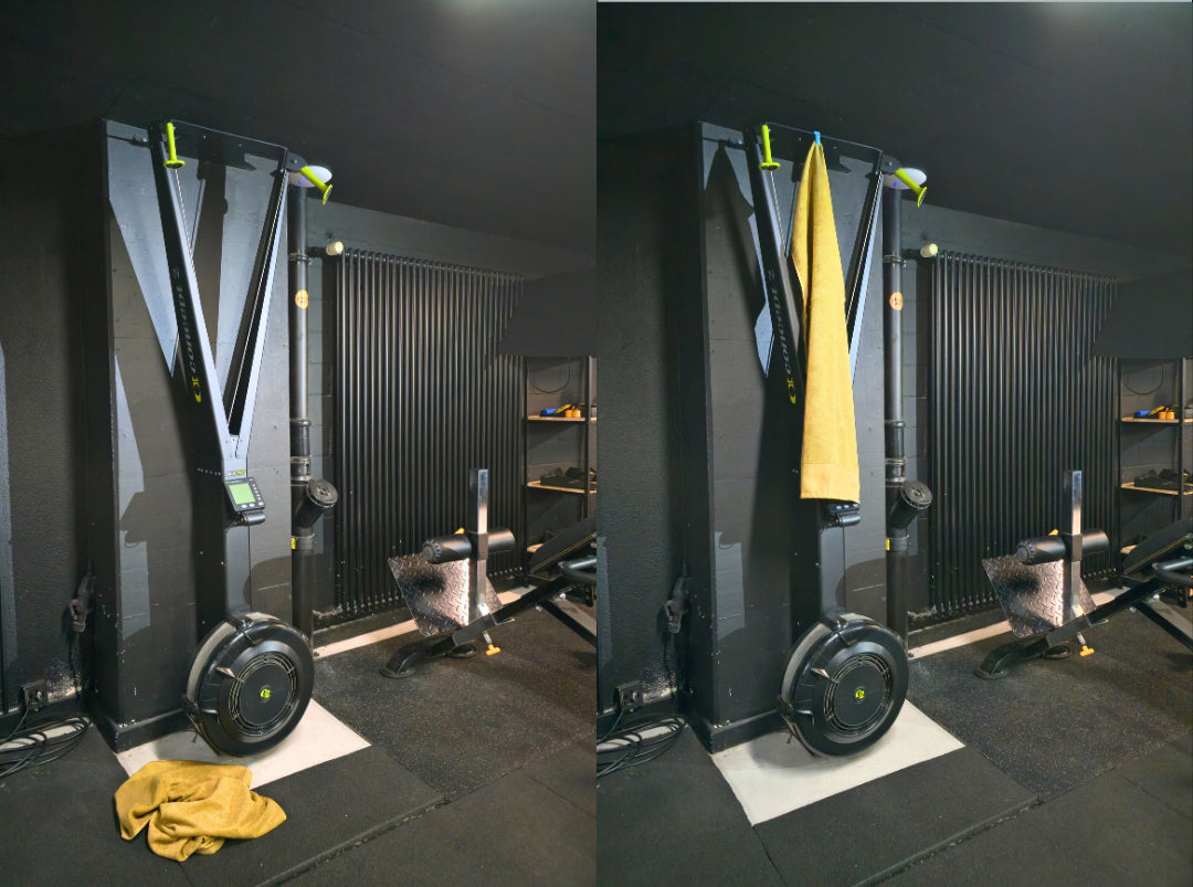 Asciugamano sportivo con GYMMONKY Magnetic Towel Clip blu su un rack in palestra