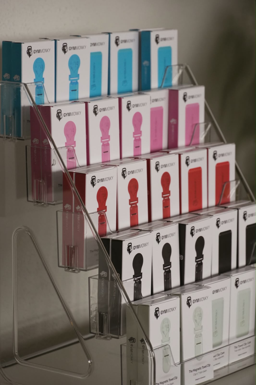 GYMMONKY Magnetic Towel Clip nei cinque colori Core Black, Power Red, Steel Grey, Electric Pink e Sky Blue