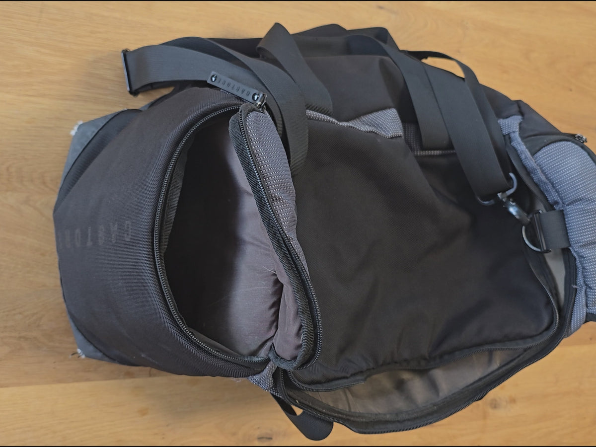 Charger la vidéo: How-to-use Video des GYMMONKY Towel Clip Case mit Magnetic Towel Clip aus der Sporttasche nehmen, zeigen und wieder sicher verstauen